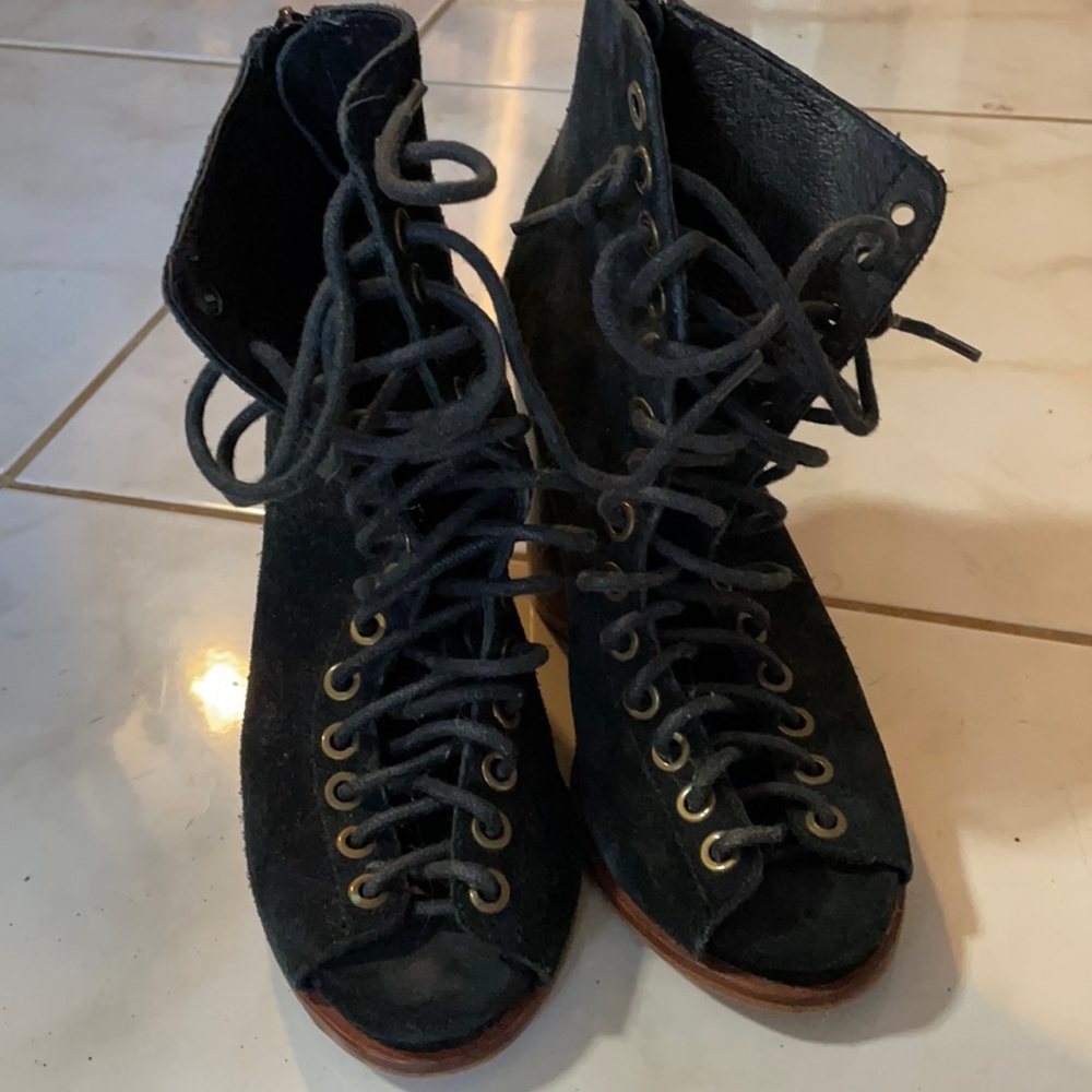 Jeffery Campbell free love in excellent condition!